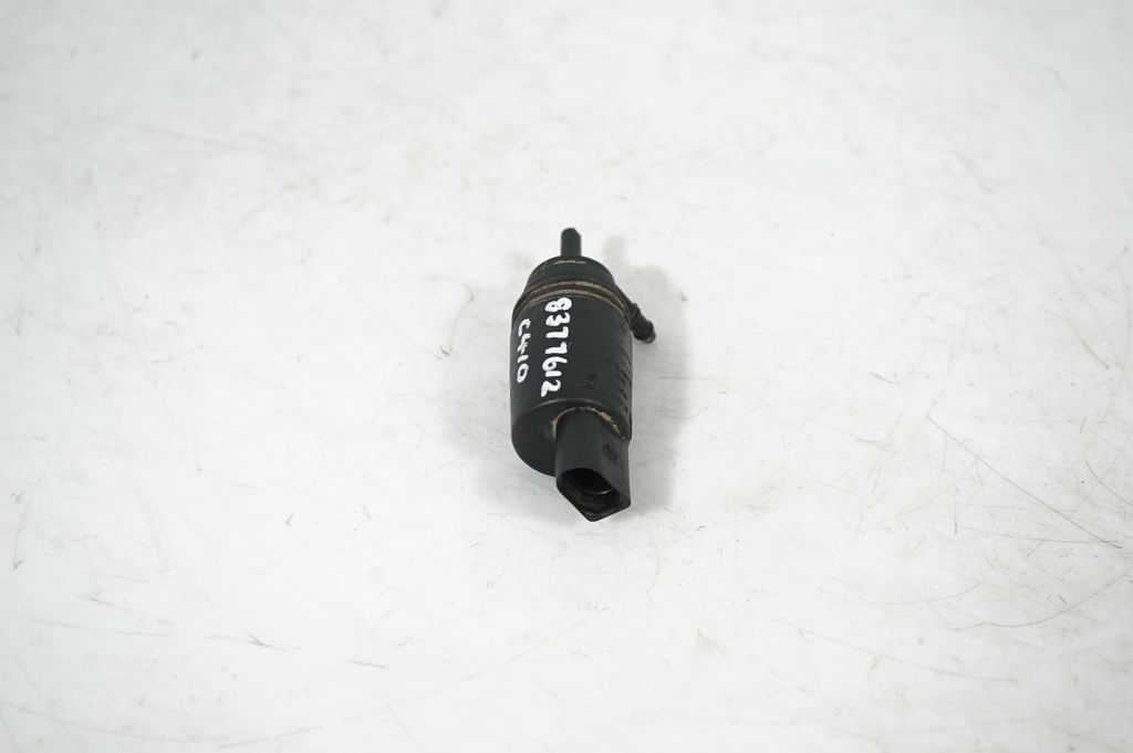 Windscreen/windshield washer pump (2)