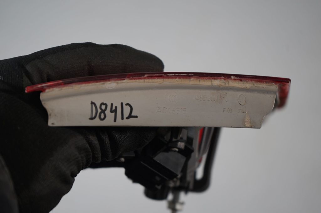 Tailgate rear/tail lights (8)