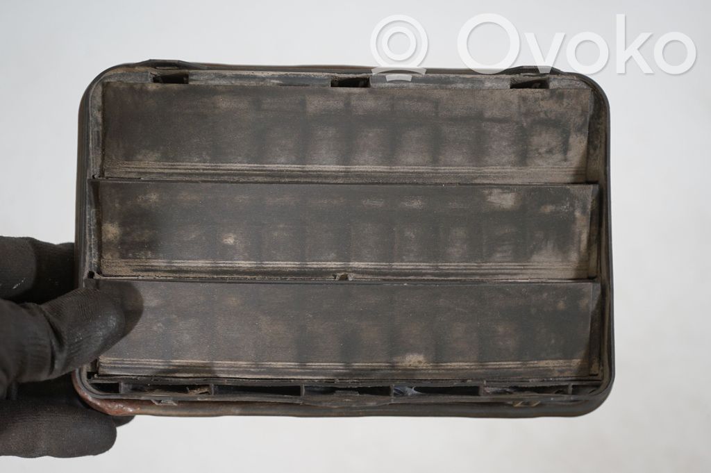 Quarter panel pressure vent (7)