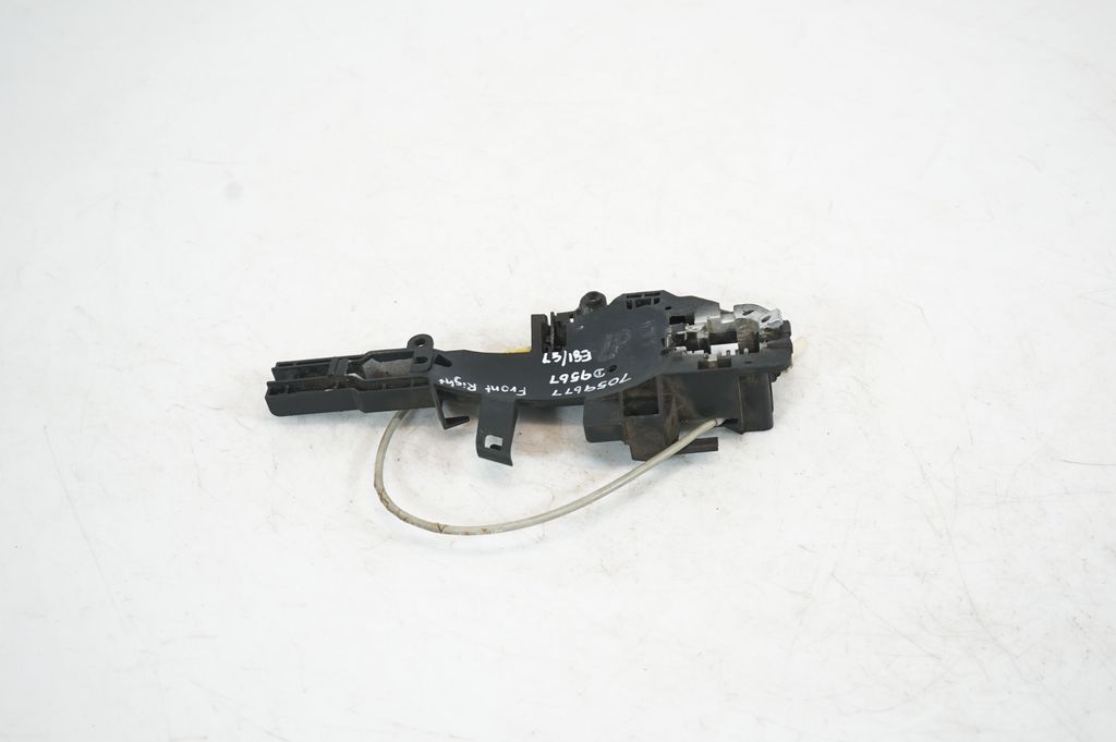 Front door exterior handle/bracket (4)