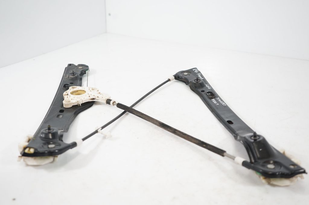 Front door window regulator with motor (7)