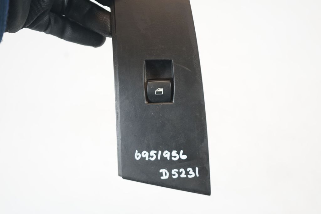 Electric window control switch (8)