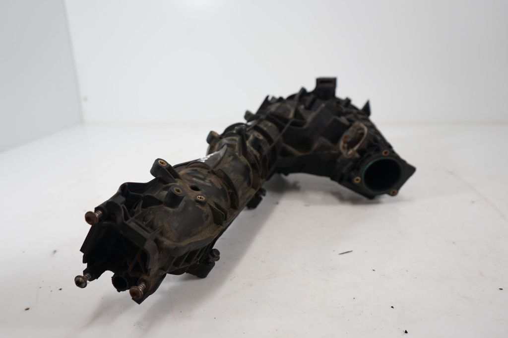 Intake manifold (8)