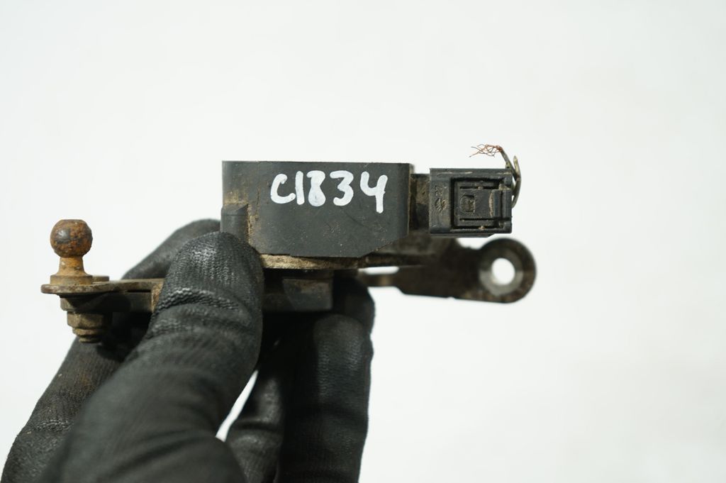 Accelerator throttle pedal (7)