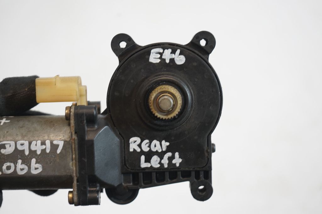 Rear door window regulator with motor (7)