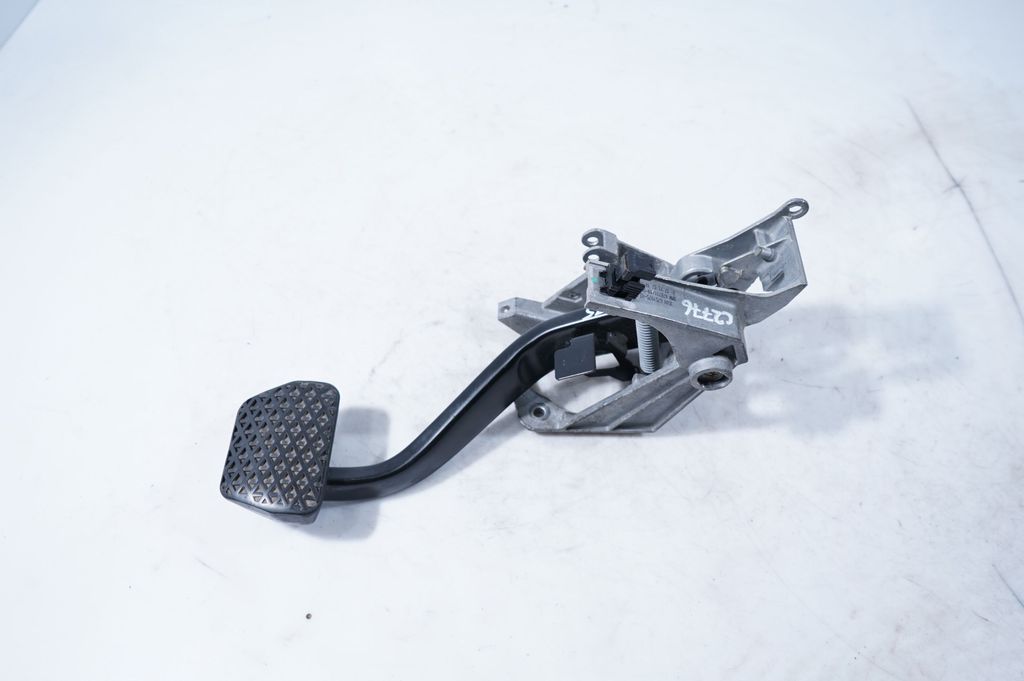 Brake pedal (5)