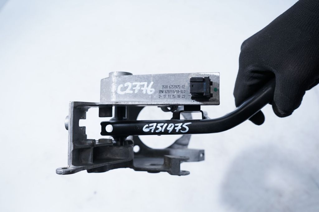 Brake pedal (7)