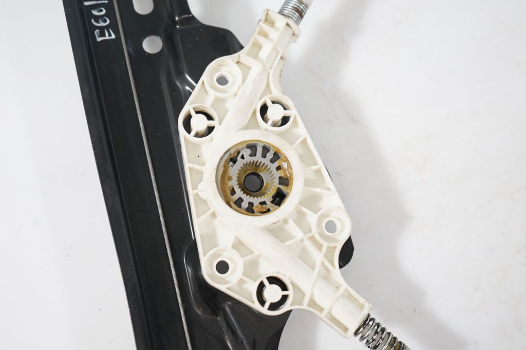 Front door window regulator with motor (8)