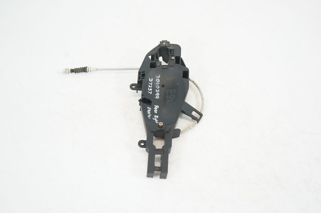 Rear door exterior handle/bracket (2)