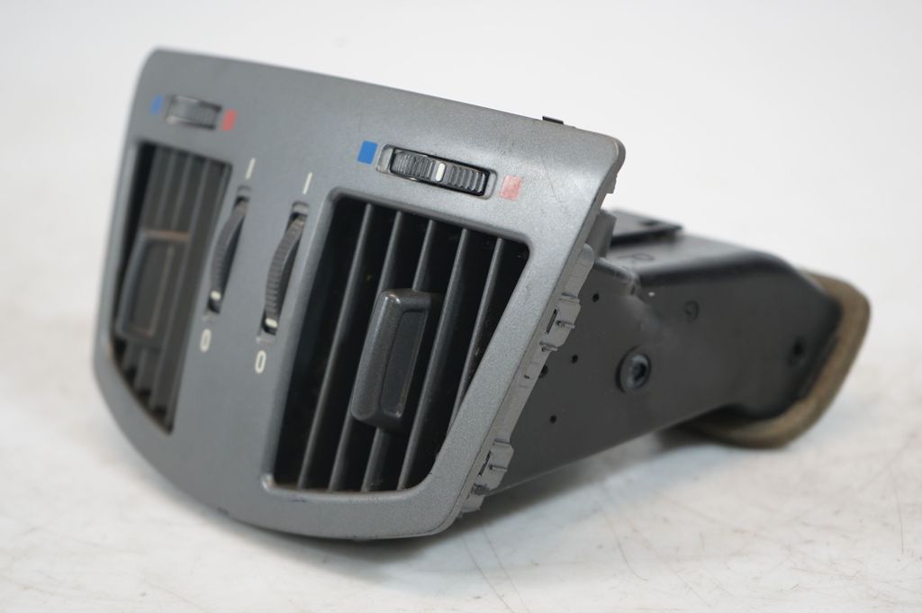 Rear air vent grill (6)