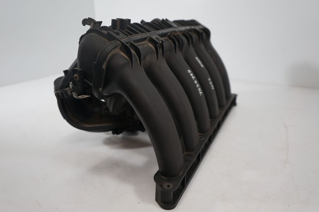 Intake manifold (8)