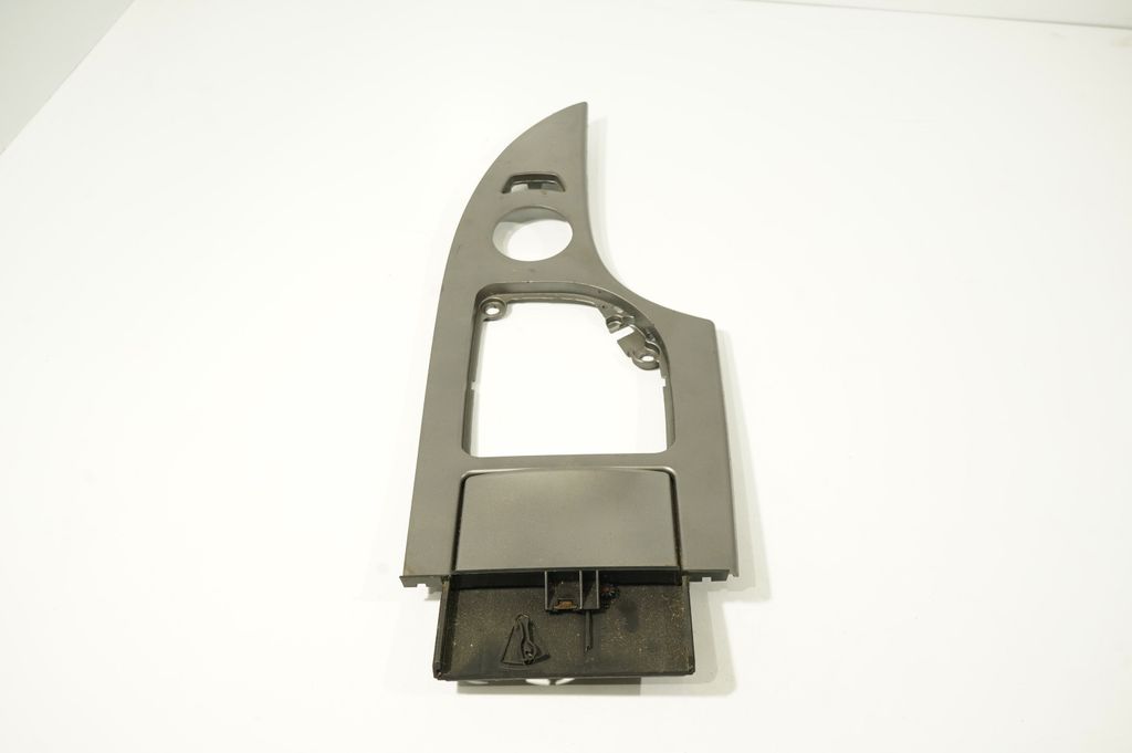 Gear shifter surround trim plastic (5)