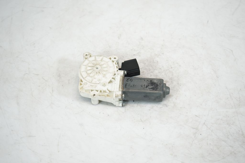 Rear door window regulator with motor (5)