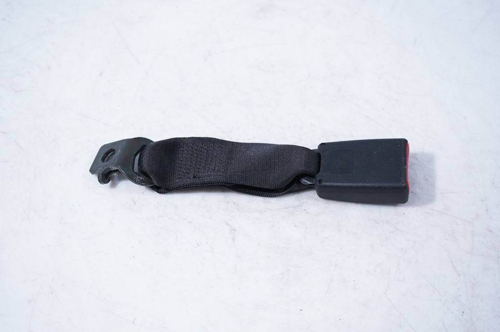 Rear seatbelt buckle (5)