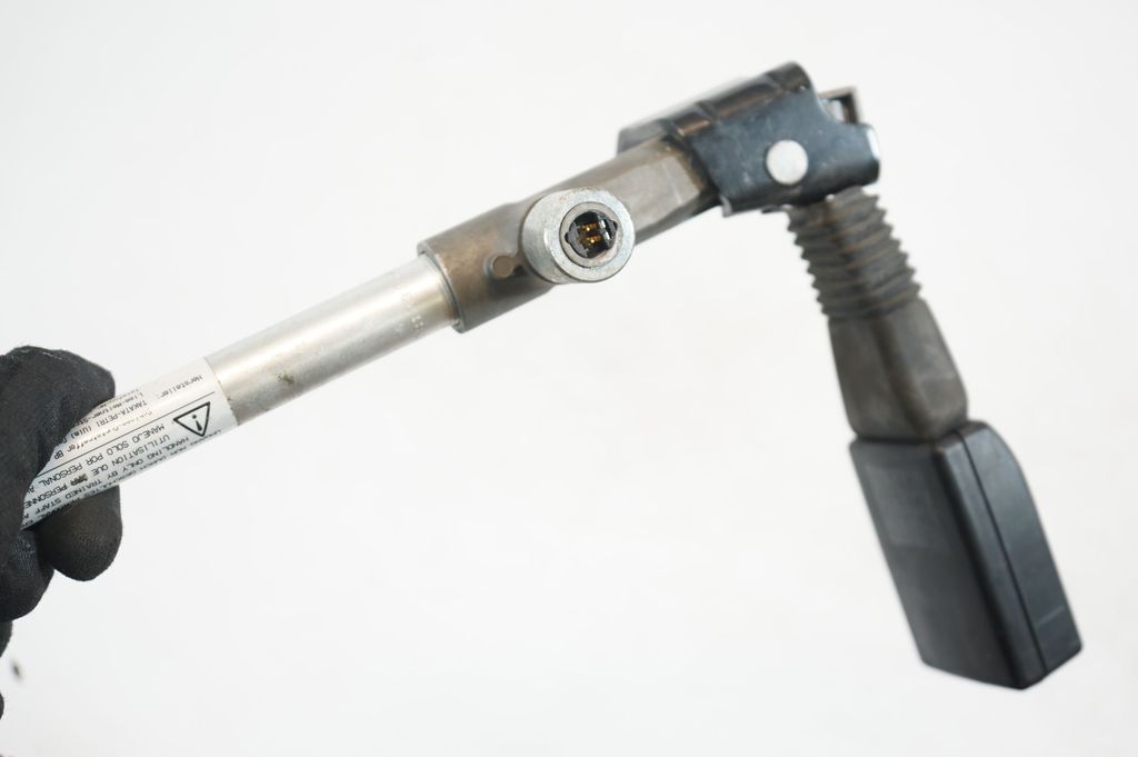 Rear seatbelt buckle (7)