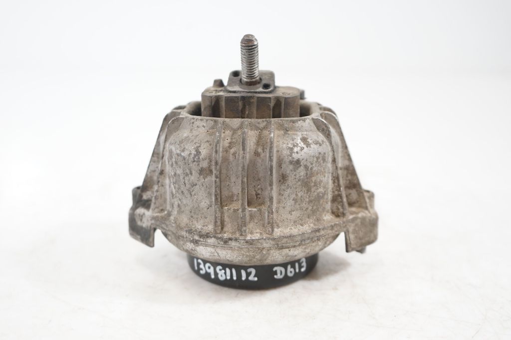 Engine mount bracket (5)