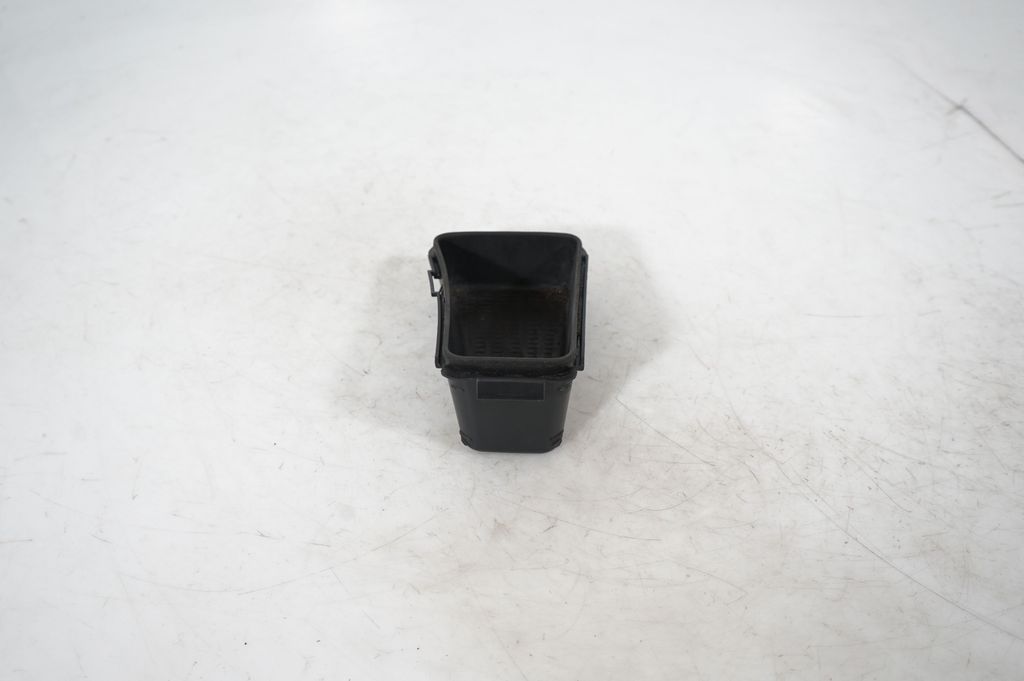 Gear shifter surround trim plastic (3)