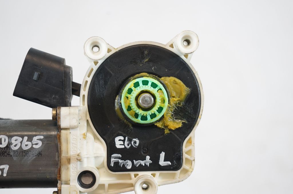 Front door window regulator motor (6)