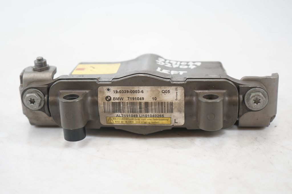 Engine bonnet/hood hinges (8)