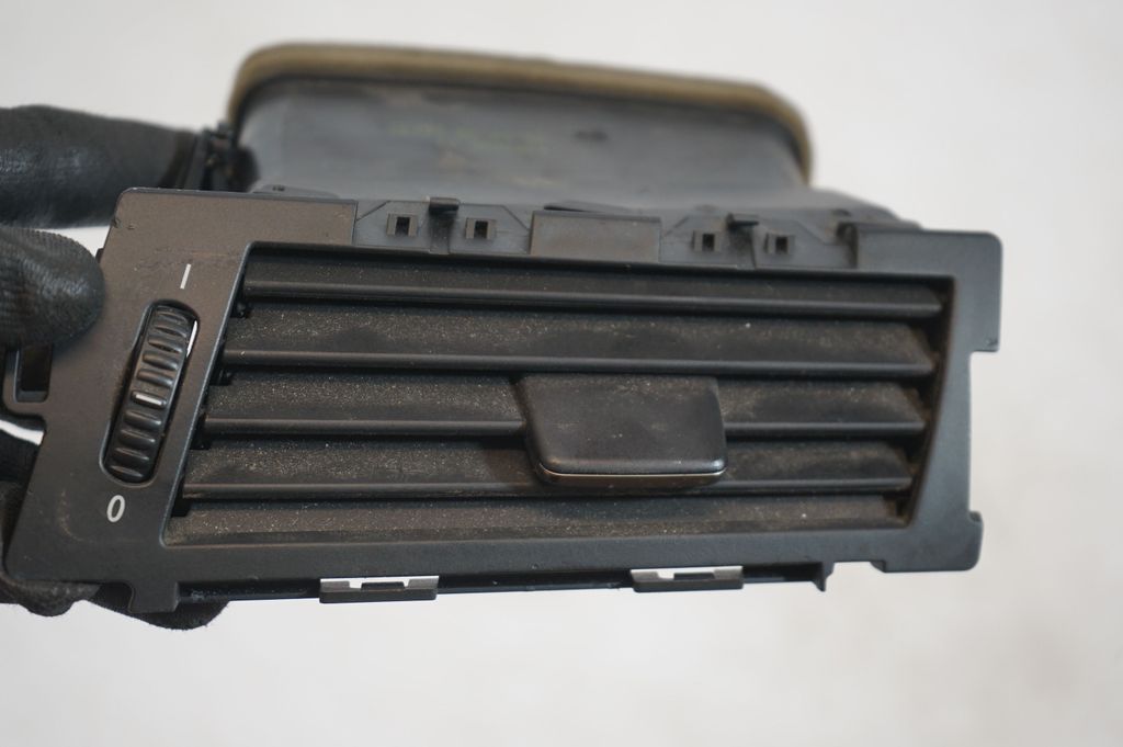 Dashboard side air vent grill/cover trim (7)