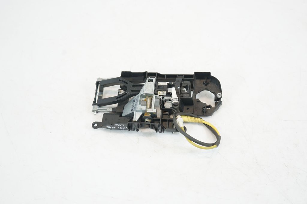 Rear door exterior handle/bracket (3)