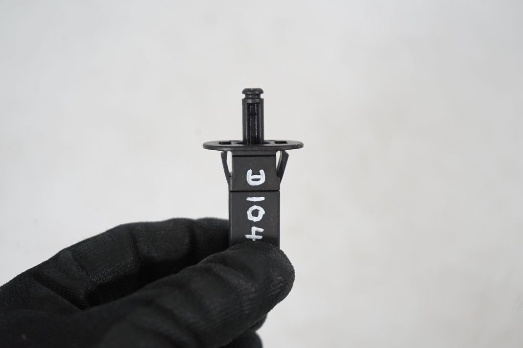 Fuel tank cap lock (6)