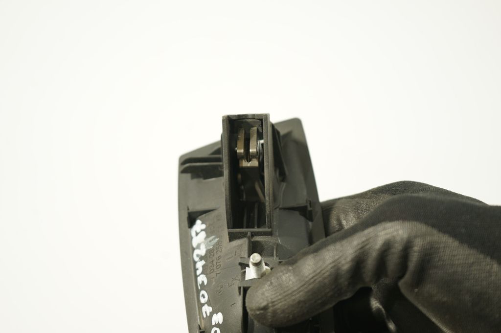 Rear door interior handle (7)