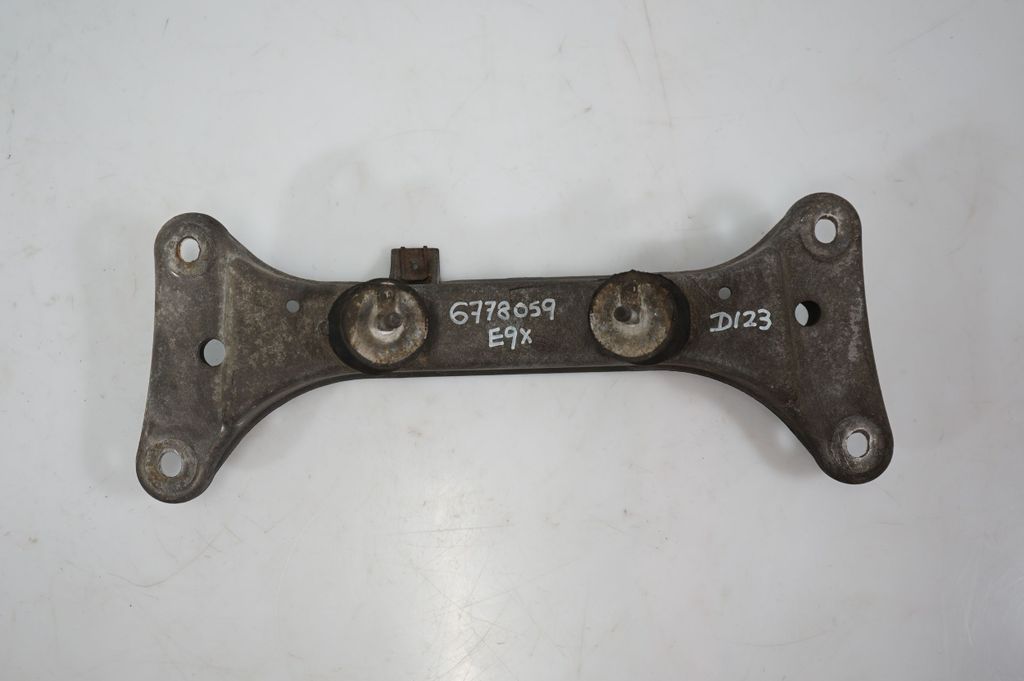 Gearbox mounting bracket (6)