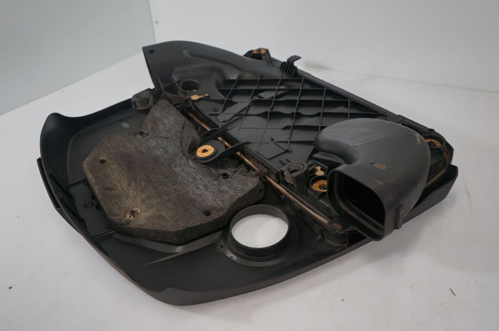 Engine cover (trim) (6)