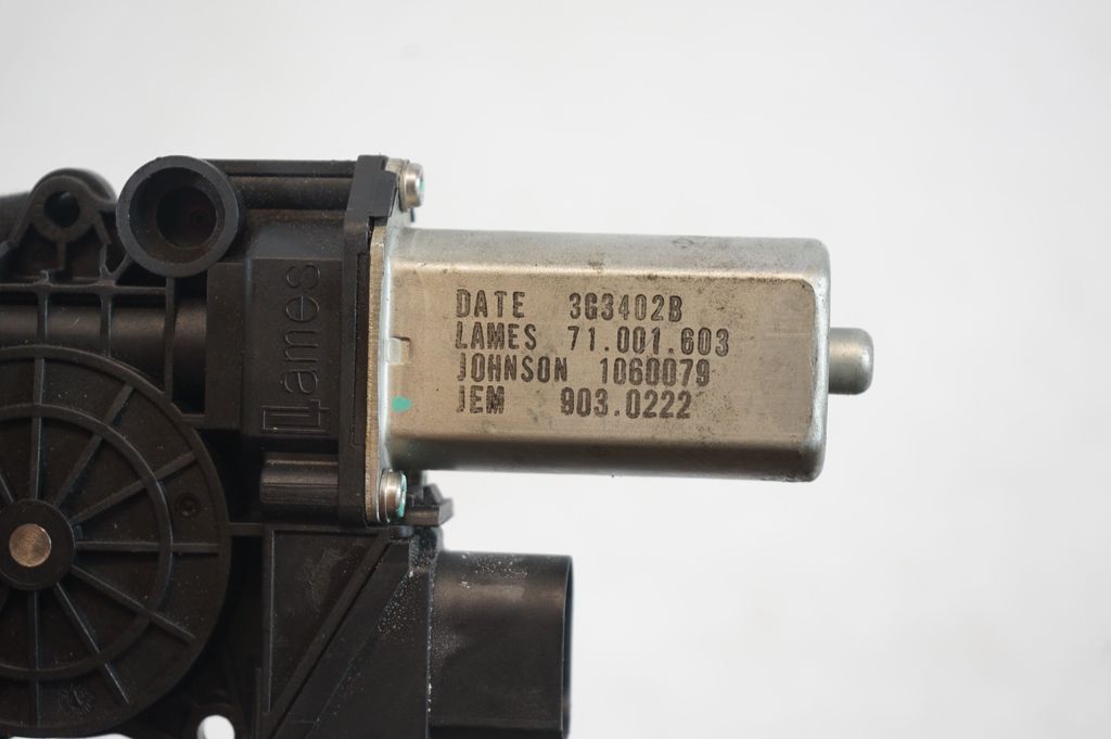 Rear door window regulator with motor (8)