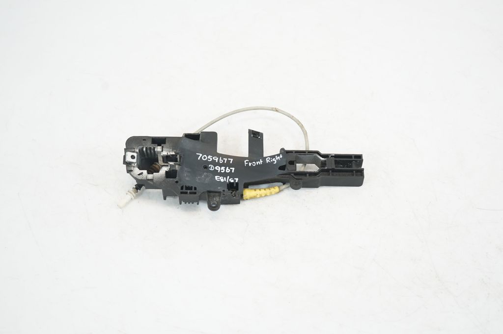 Front door exterior handle/bracket (2)