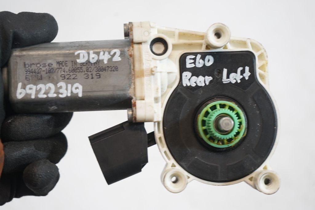 Rear door window regulator motor (7)