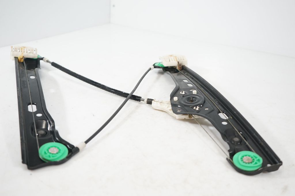 Front door window regulator with motor (6)