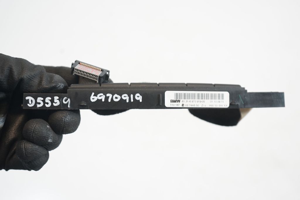 Traction control (ASR) switch (8)