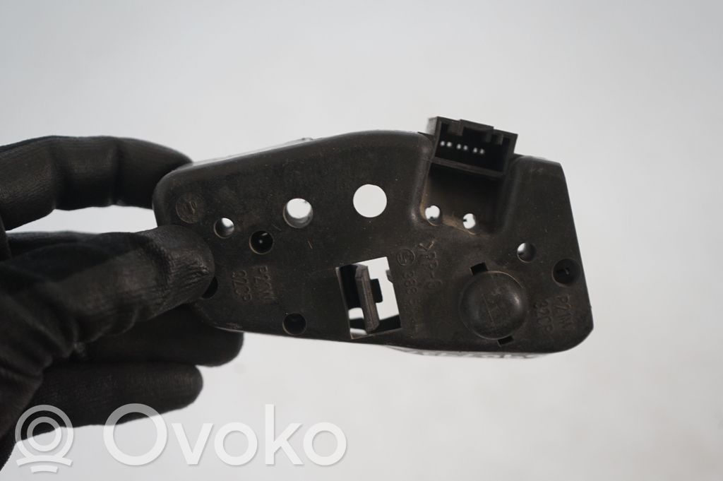 Tailgate rear/tail lights (7)