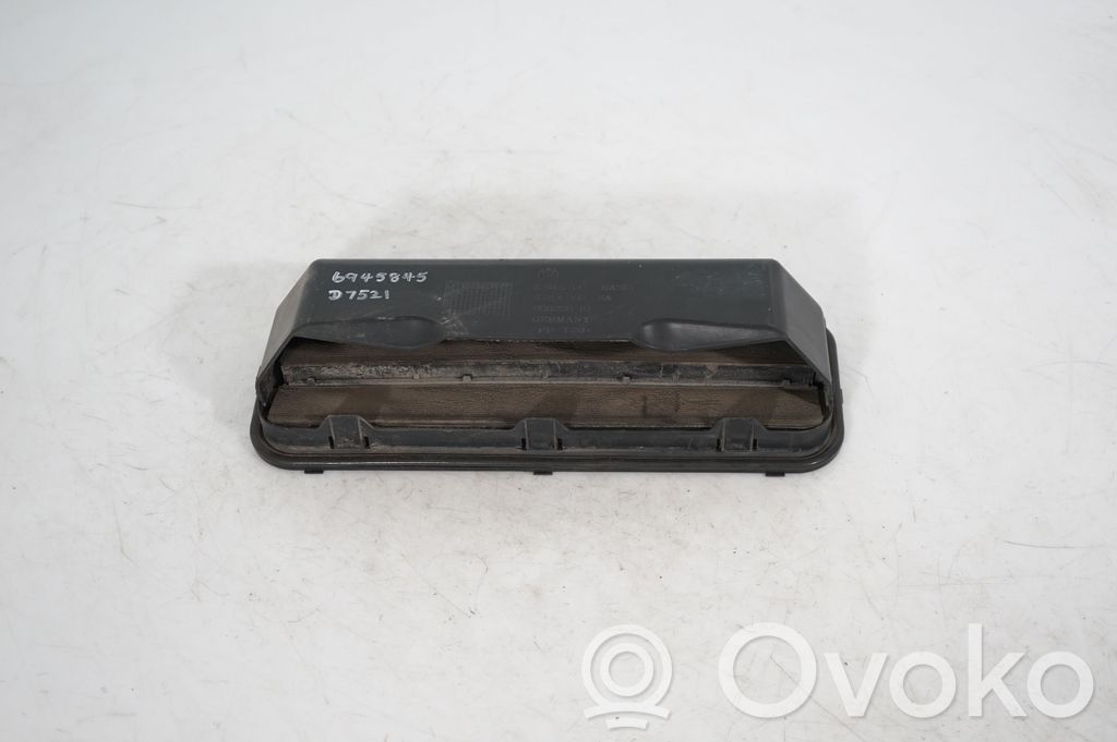 Quarter panel pressure vent (5)