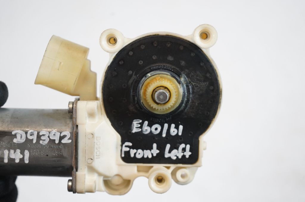 Front door window regulator with motor (6)