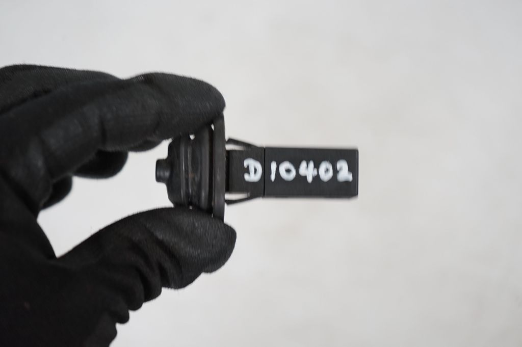 Fuel tank cap lock (7)