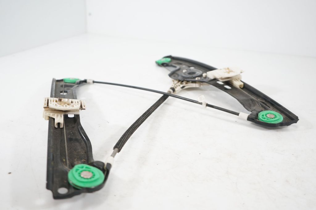 Front door window regulator with motor (6)