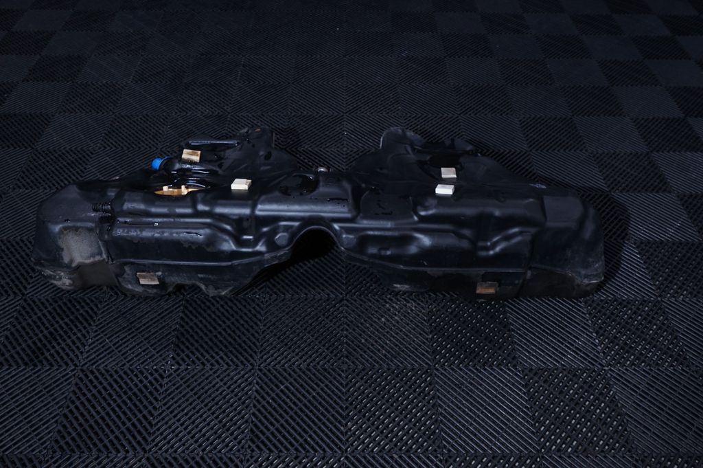 Fuel tank (5)
