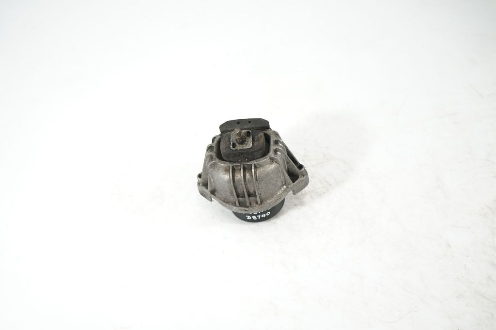 Engine mount bracket