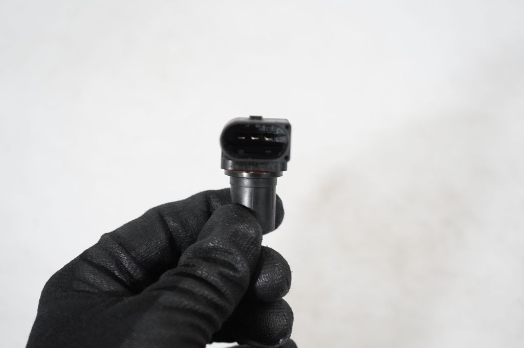 Camshaft position sensor (7)