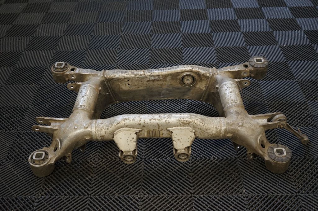 Rear subframe (3)