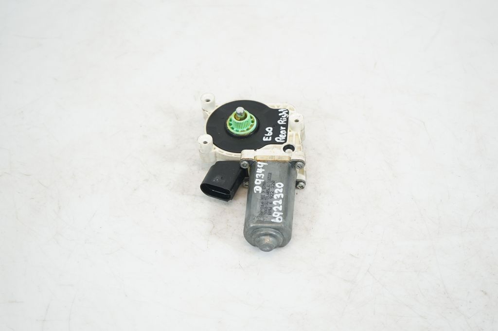 Rear door window regulator with motor (4)