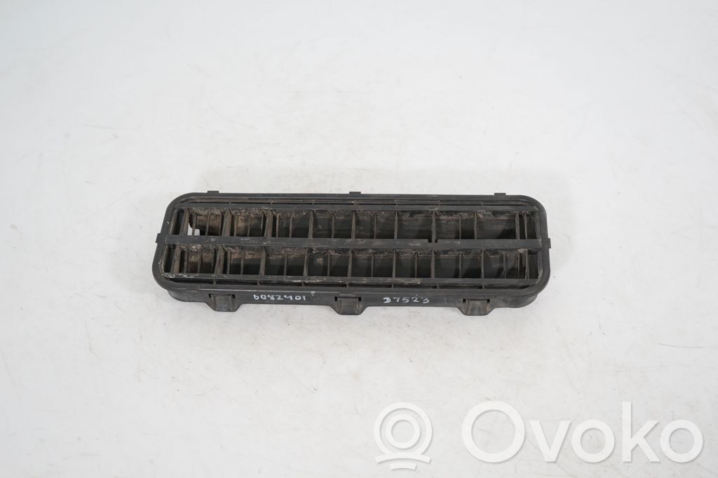 Quarter panel pressure vent