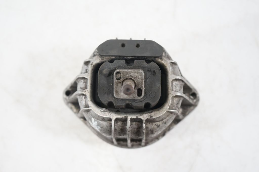 Engine mount bracket (7)