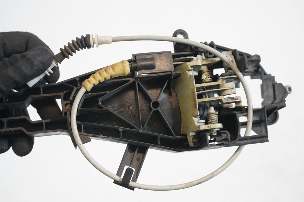 Rear door exterior handle/bracket (6)