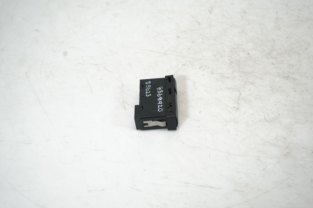 Hazard light switch (4)