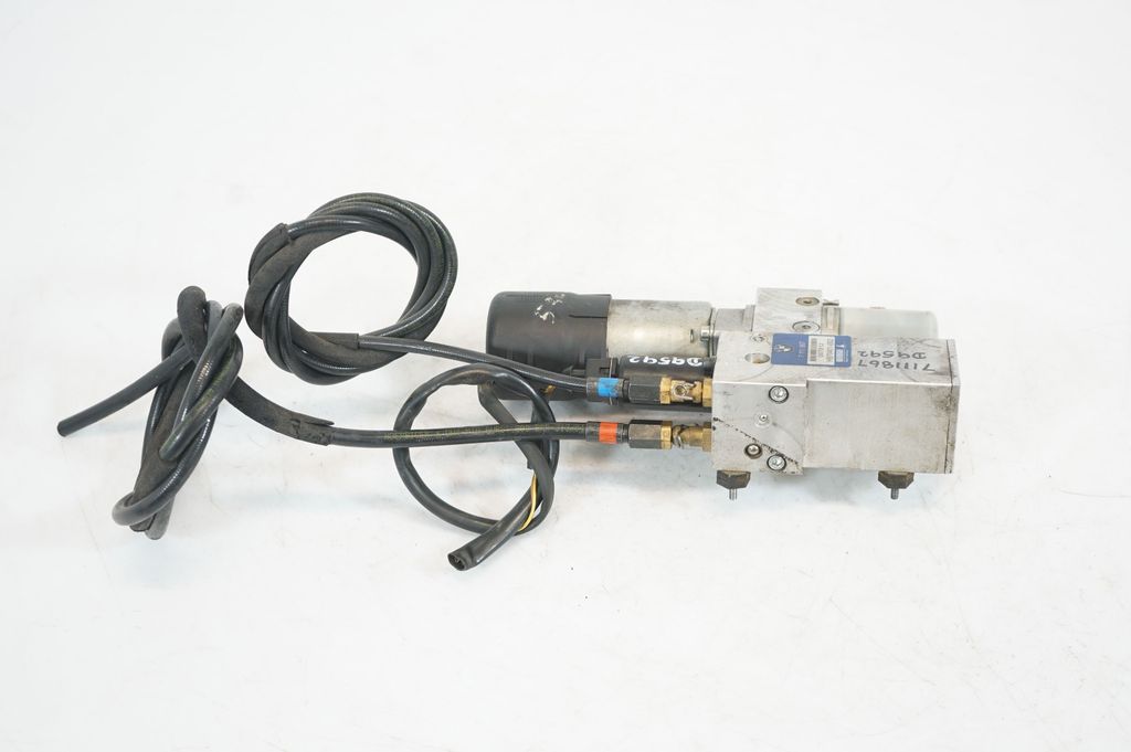 Tailgate hydraulic pump motor (12)
