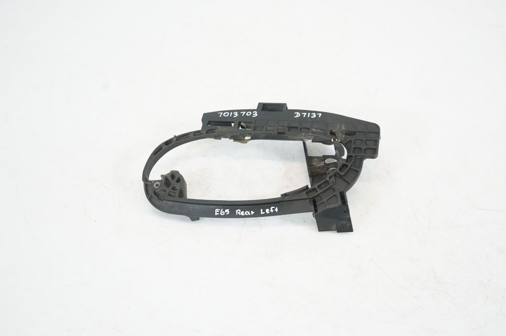 Rear door exterior handle/bracket